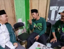 Disambut Bonek Mania, Anggota DPR RI Adies Kadir Beri Donasi Rp 50 Juta
