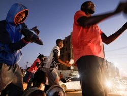 Tak Terima Calonnya Dicoret dari Pemilihan, Oposisi Senegal Demo Pukul Panci dan Wajan