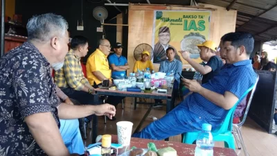 Jaga Soliditas Jelang Pemilu 2024, Kader Golkar Pangkep Bareng-Bareng Makan Bakso