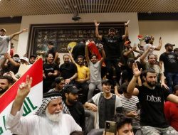 Kisruh Politik Irak, Pendukung Muqtada Al-Sadr Kepung Gedung Parlemen di Baghdad
