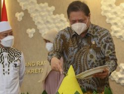 Hari Jadi ke-56, Menko Airlangga: Angka Kemiskinan Turun, Lapangan Kerja Meningkat