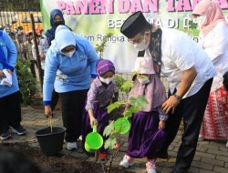 Gubernur Anies Pamerkan Hasil Anggur Jakarta, Ditanam Di Cilincing Kualitasnya Melebihi Ukraina