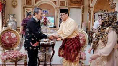 Gubri Syamsuar Jemput Langsung Para Mantan Gubernur Untuk Hadiri Hari Jadi Riau ke-65