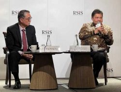 Beri Kuliah Umum di Singapura, Menko Airlangga Paparkan Strategi Unik Rem dan Gas Hadapi Pandemi COVID-19