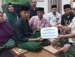 Airlangga Berikan Beasiswa Untuk Santri Ponpes Buntet Yang Mendadak Yatim Piatu