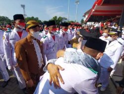 Mengharukan, Bendera Merah Putih Gagal Berkibar Di Upacara HUT ke-77 RI Pemkot Surakarta