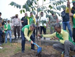 Tanam Pohon di Tahura Sultan Syarif Hasyim, Gubri Syamsuar Tekankan Pentingnya Konservasi Alam