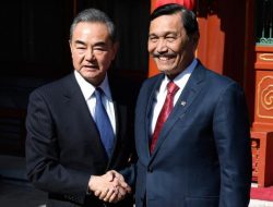 Menko Luhut Bantah Tuduhan Indonesia Dikontrol China