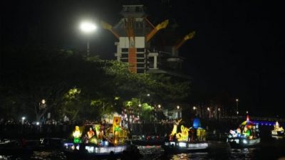 Hari Jadi Ke-72 Kalsel, Paman Birin Buka Festival Budaya Pasar Terapung di Banjarmasin