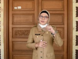 Ratusan Warga Indramayu Geruduk Gedung Dewan Tuntut Bupati Nina Agustina Turun