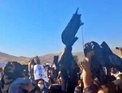 Protes Tewasnya Mahsa Amini di Penjara, Kaum Perempuan Iran Kompak Lepas Hijab