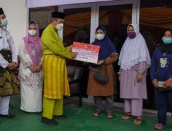 Gubri Syamsuar Salurkan BLT BBM Untuk 268 Ribu Keluarga Penerima Manfaat
