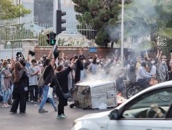 Protes Kematian Mahsa Amini Meluas di Iran, Korban Jiwa Tembus 35 Orang