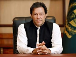 Hina Hakim, Eks PM Pakistan Imran Khan Diseret ke Pengadilan