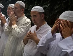 Muslim Uyghur di Xinjiang Terkurung dan Kelaparan Akibat Lockdown COVID-19