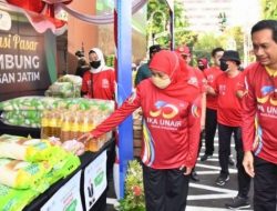 Gubernur Khofifah Berangkatkan Puluhan Truk Dalam Operasi Pasar Lumbung Pangan Jatim
