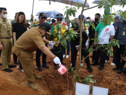 Gubernur Arinal Djunaidi Tanam 1.770 Bibit Pohon di Bendungan Margatiga Lampung Timur