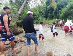 Dedi Mulyadi Bangun Jembatan Gantung Untuk Para Pelajar SD Cigarukgak Pulang Pergi ke Sekolah