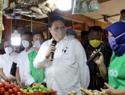 Paguyuban Pedagang Pasar Panorama Lembang Deklarasi Menko Airlangga Capres
