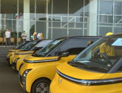 Airlangga Hartarto Serahkan 37 Mobil Listrik Untuk Ketua DPD I Golkar se-Indonesia