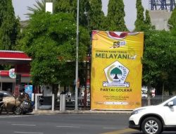 Baliho HUT Ke-58 Partai Golkar Di Surabaya, Tanpa Foto Caleg, Dikomentari Warga