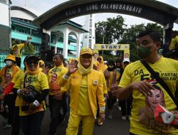 Pelabuhan Ratu Menguning! Ribuan Peserta Ikuti Jalan Sehat HUT Ke-58 Partai Golkar