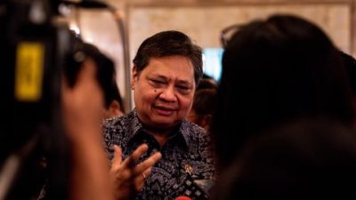 OPEC Pangkas Produksi Minyak, Menko Airlangga Khawatir Subsidi BBM Membengkak
