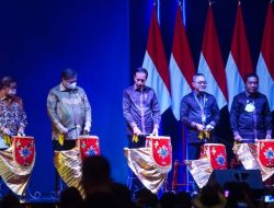 Didampingi Menko Airlangga Buka Pameran Dagang TEI 2022, Jokowi Optimis Ekonomi Tumbuh 5,4 Persen