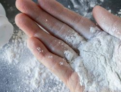 Sebabkan Kanker Langka, Zimbabwe Tarik Semua Produk Bedak Bayi Mengandung Asbes