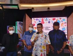 Sandiaga Uno Peluk Erat Bupati Tangerang Ahmed Zaki Iskandar dan Disebut Cagub