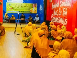 Ratusan Ibu-Ibu Pengajian di Surabaya Doakan Partai Golkar Menang di 2024