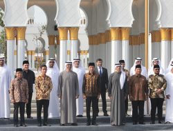 Menhan Prabowo Dampingi Jokowi Resmikan Masjid Raya MBZ di Solo