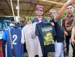 Mahfud MD Ketahuan Beli Kaos Bergambar Airlangga di Reuni UGM, Bentuk Dukungan Pilpres?