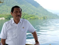 Ditegur Jokowi Karena Pakai Sepatu Impor, Luhut: Saya Pakai Sepatu Lokal Sekarang