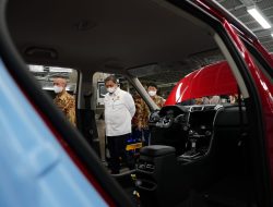 Kunjungi Pabrik Hyundai di Cikarang, Airlangga Hartarto Dorong Pengembangan ‘Electric Vehicle’