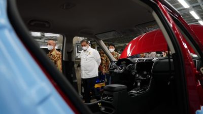Kunjungi Pabrik Hyundai di Cikarang, Airlangga Hartarto Dorong Pengembangan ‘Electric Vehicle’