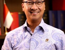 Cinta Produk Dalam Negeri, Agus Gumiwang Bangga Gunakan Outfit Lokal Dari Ujung Kepala ke Ujung Kaki