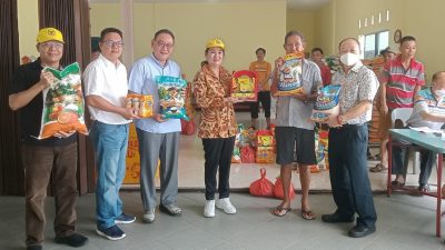 Cen Sui Lan dan Yayasan Bhakti Sasana Tebar Bansos Imlek Untuk Warga Bintan Timur