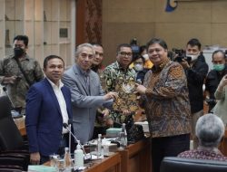 Menko Airlangga Apresiasi Kinerja Baleg DPR RI Setujui Perppu Cipta Kerja Jadi UU