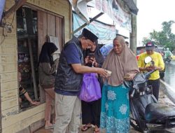 Gubernur Kalsel Turun Langsung Borong Makanan Warung UMKM dan Bagikan ke Warga Banjarbaru Korban Banjir