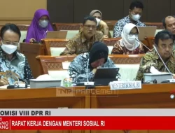 Endang Maria Astuti Cecar Keberpihakan Anggaran Kemensos Hingga Risma Menangis