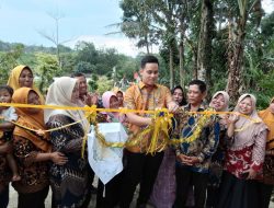 Gaya Bupati Kendal Dico Ganinduto Blusukan Cek Pemanfaatan Dana Dusun di Desa Ngabean