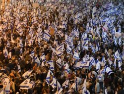 Pekan ke-10, Puluhan Ribu Orang Israel Masih Berjuang Tolak Reformasi Peradilan
