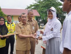 Go Digital! Gubri Syamsuar Luncurkan Kartu Pelajar dan Kartu Pegawai Berbasis Uang Elektronik