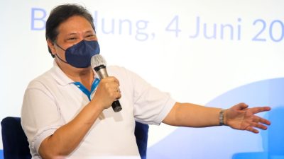 Kisah Awal Mula Menko Airlangga Diminta Jokowi Garap Program Kartu Prakerja