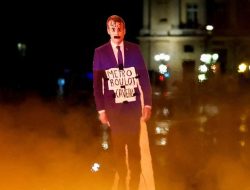 Prancis Chaos! Pemerintahan Macron Hadapi Mosi Tak Percaya Dari Oposisi