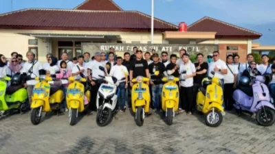 Bupati Dico Ganinduto ‘Ngabuburide’ Bareng Komunitas Motor Listrik Kendal