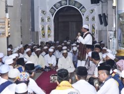 Gubernur Kalsel Sahbirin Noor Sahur Bersama Ratusan Warga di Masjid Jami Cempaka