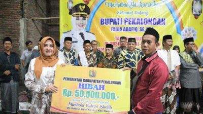 Safari Ramadhan, Fadia Arafiq Beri Hibah Untuk 22 Masjid dan Mushala di Pekalongan