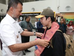Mudik Lebaran, Wagubsu Musa Rajekshah Sambut Kepulangan Pekerja Migran RI di Kualanamu